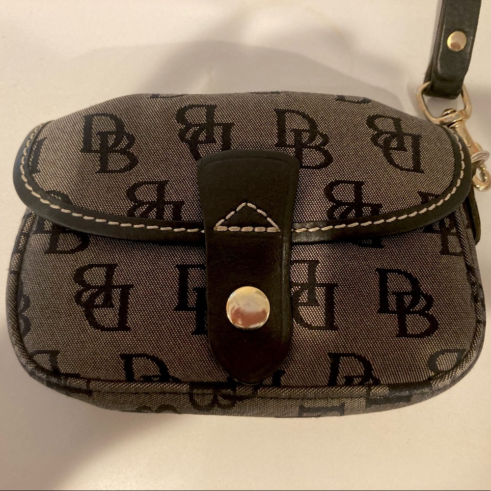 Dooney & Bourke wristlet